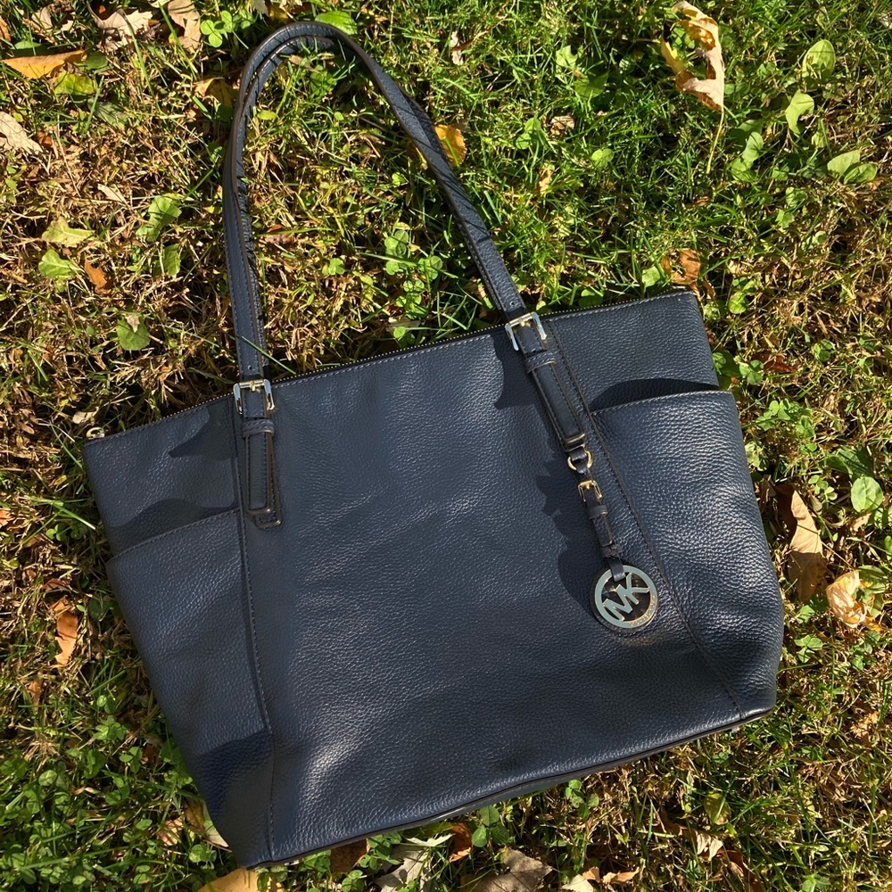 Michael Kors Blue Soft Pebbled Leather Jet Set Large Zipper Top Tote Bag Purse